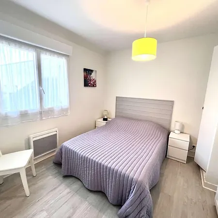 Lumineux Avec Balcon, Proche Et Parking Privatif A - Fr-1-481-168 *